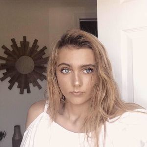 Meet your Posher, Chloe